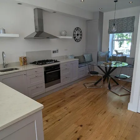 Elegantly Refurbed D4 Duplex 3mins From Aviva Dublin