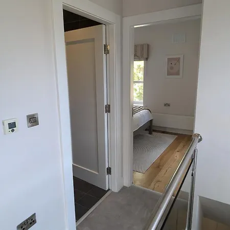 Elegantly Refurbed D4 Duplex 3mins From Aviva Lejlighed