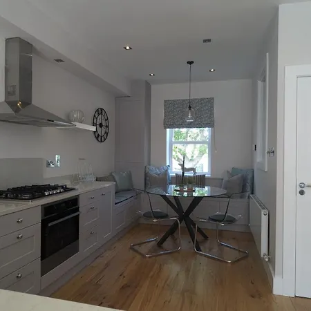 Elegantly Refurbed D4 Duplex 3mins From Aviva