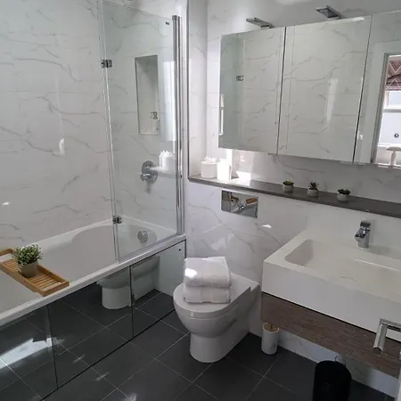 Elegantly Refurbed D4 Duplex 3mins From Aviva Apartman *