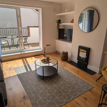 Elegantly Refurbed D4 Duplex 3mins From Aviva Apartman