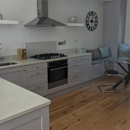Elegantly Refurbed D4 Duplex 3mins From Aviva Apartman *