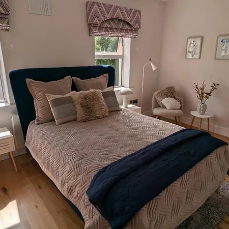 Elegantly Refurbed D4 Duplex 3mins From Aviva Apartman *